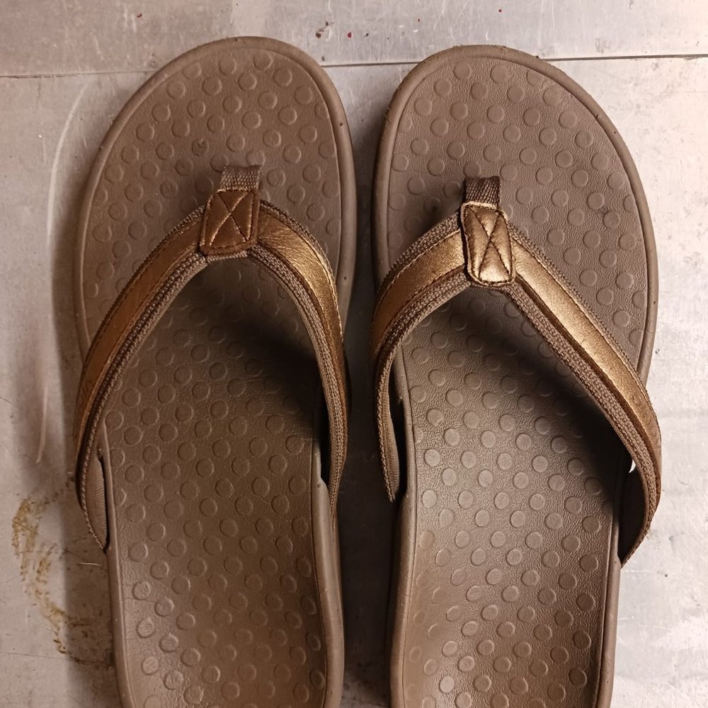 Vionic Brown Tide Flip Flops Comfort Sandals Women's Size 7